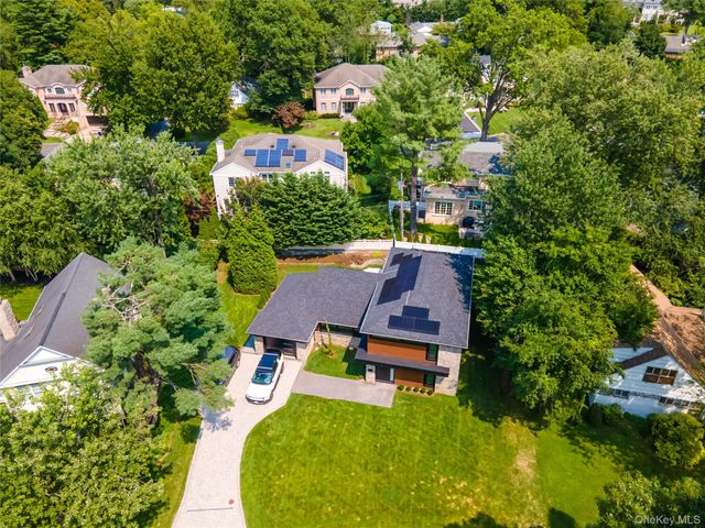 5 Market Lane, Great Neck, NY 11020