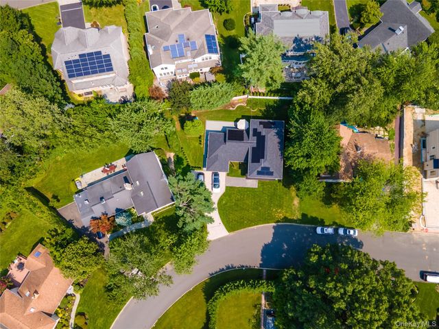 5 Market Lane, Great Neck, NY 11020