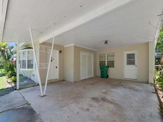 7907 Lockwood Drive, Fort Pierce, FL 34951