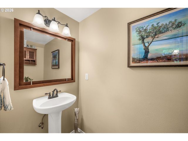1418 Se 8TH Ave, Canby, OR 97013
