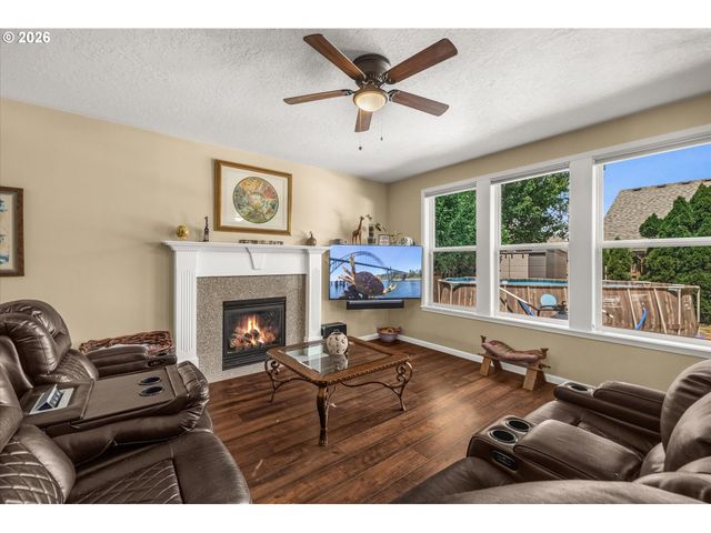 1418 Se 8TH Ave, Canby, OR 97013