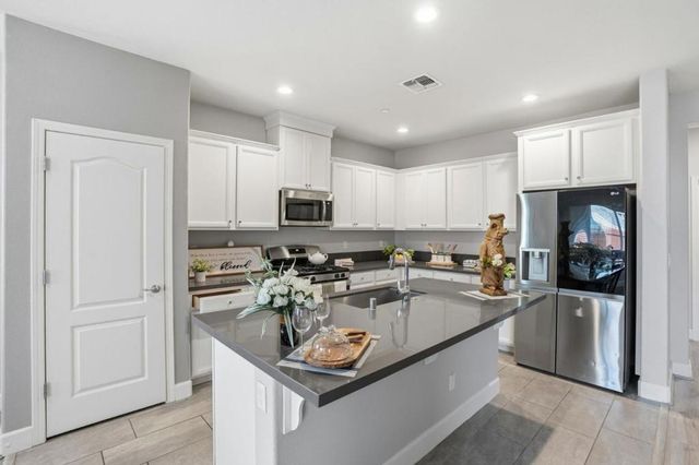 618 Machado Street, Los Banos, CA 93635