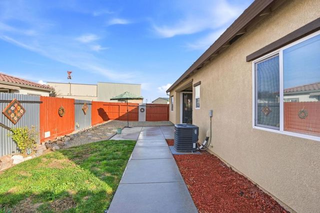 618 Machado Street, Los Banos, CA 93635