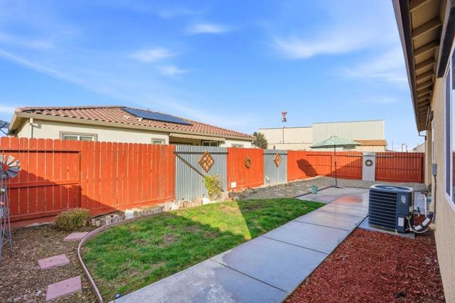 618 Machado Street, Los Banos, CA 93635