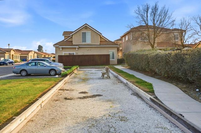 618 Machado Street, Los Banos, CA 93635