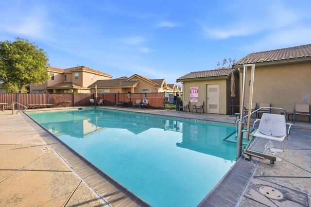 618 Machado Street, Los Banos, CA 93635