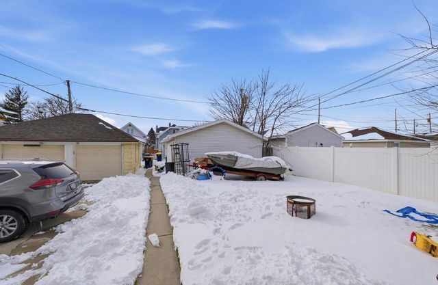 1955 S 57th STREET, West Allis, WI 53219