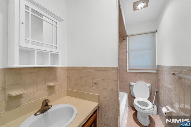 233 Rivervale Road, River Vale, NJ 07675