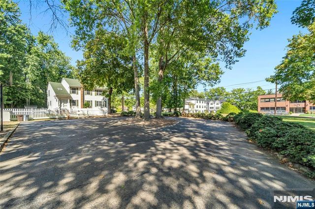 233 Rivervale Road, River Vale, NJ 07675