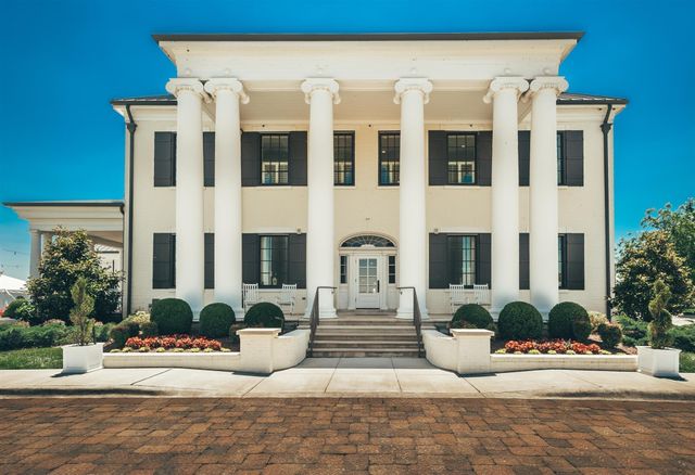 1717 Boardwalk Pl, Gallatin, TN 37066