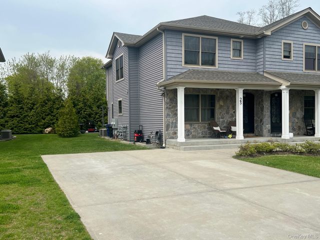 23 Caruso Way, Glen Cove, NY 11542