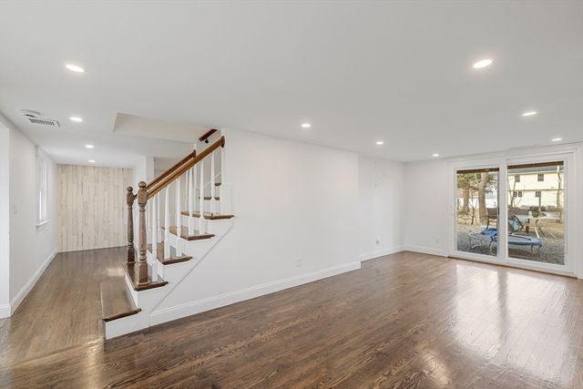 9 Glen Ave A, Burlington, MA 01803