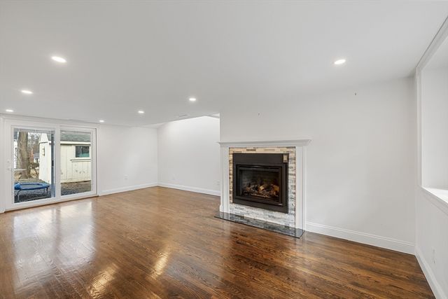 9 Glen Ave A, Burlington, MA 01803
