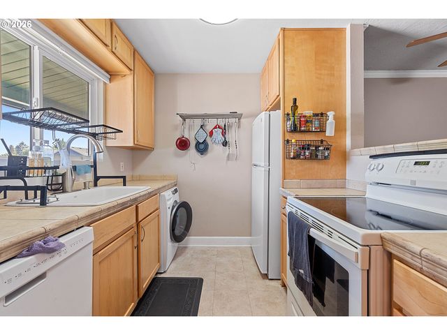 9333 N LOMBARD St 19, Portland, OR 97203