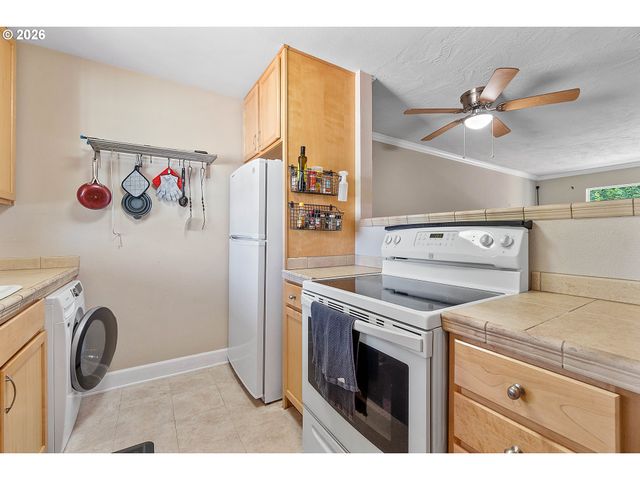 9333 N LOMBARD St 19, Portland, OR 97203