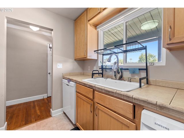 9333 N LOMBARD St 19, Portland, OR 97203