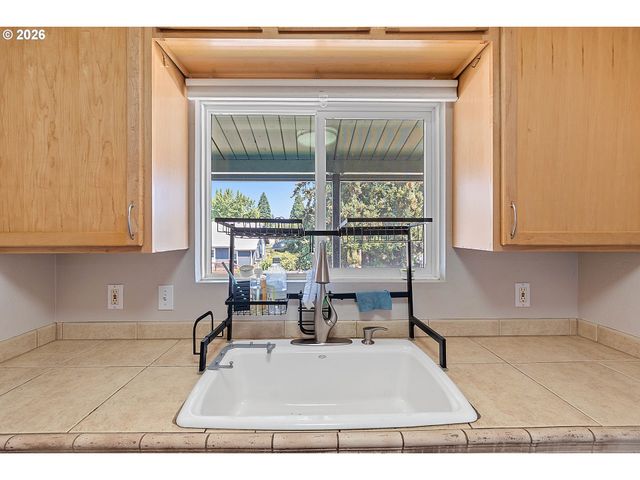 9333 N LOMBARD St 19, Portland, OR 97203