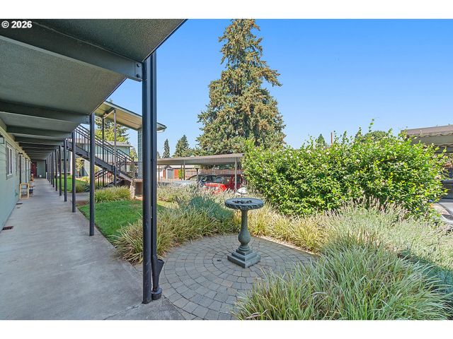 9333 N LOMBARD St 19, Portland, OR 97203