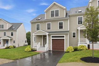 14 Blueberry Hill Ln 14, Melrose, MA 02176