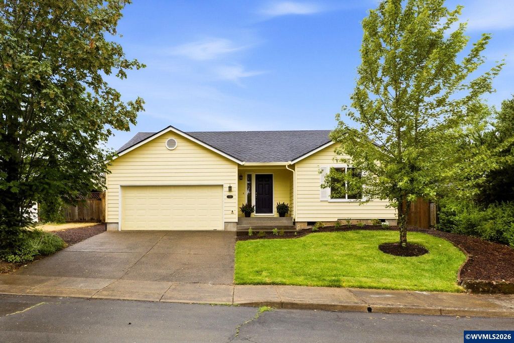 Image 1 of property listing at 735 22nd Av NW, Salem, OR 97304