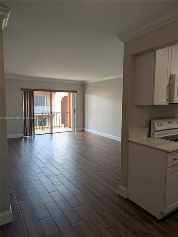 7160 Fairway Dr J18, Miami Lakes, FL 33014