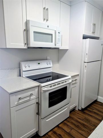 7160 Fairway Dr J18, Miami Lakes, FL 33014