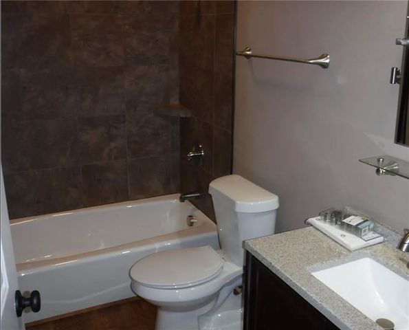 308 S Poplar Street, Seneca, SC 29678