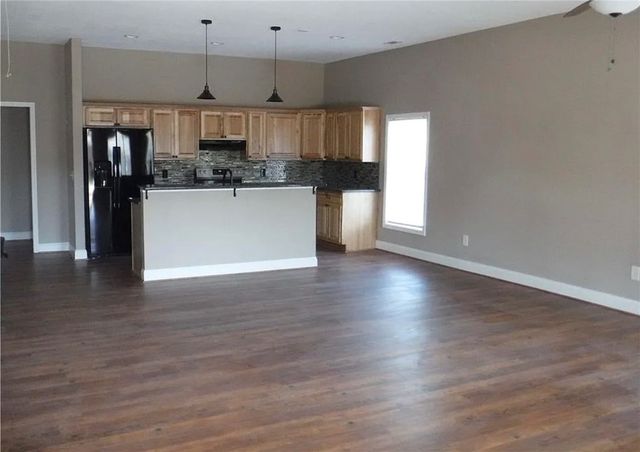 308 S Poplar Street, Seneca, SC 29678