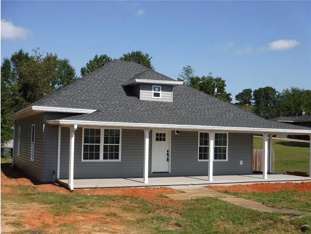 308 S Poplar Street, Seneca, SC 29678