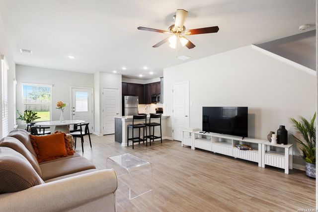 367 Emma, New Braunfels, TX 78130