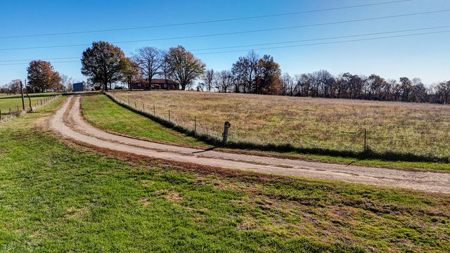 8610 N Farm Road 53, Walnut Grove, MO 65770