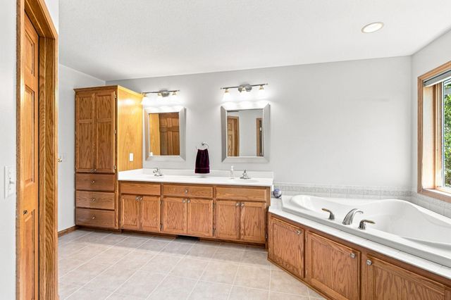 18129 Jarl Court, Lakeville, MN 55044