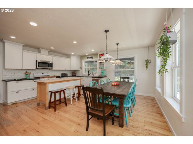 27915 Ne THOMPSON Cir, Yacolt, WA 98675