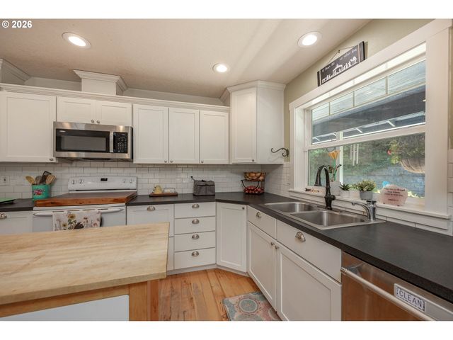 27915 Ne THOMPSON Cir, Yacolt, WA 98675