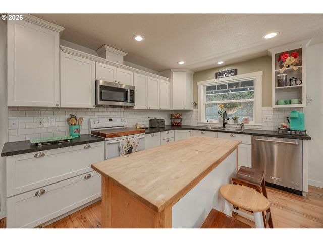 27915 Ne THOMPSON Cir, Yacolt, WA 98675