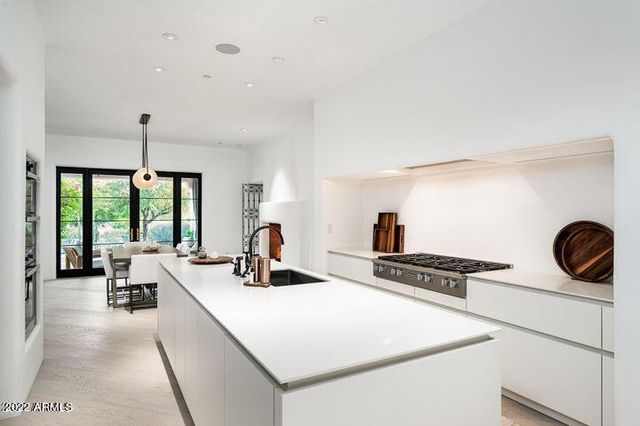 6723 N DESERT FAIRWAYS Drive, Paradise Valley, AZ 85253