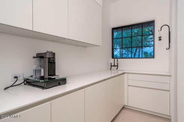 6723 N DESERT FAIRWAYS Drive, Paradise Valley, AZ 85253