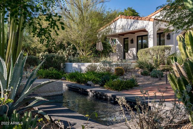 6723 N DESERT FAIRWAYS Drive, Paradise Valley, AZ 85253