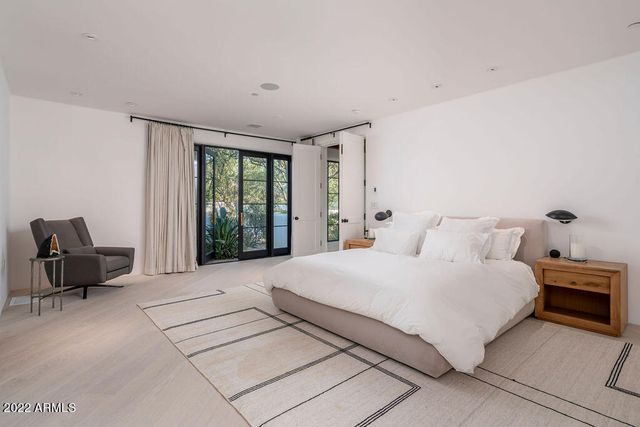 6723 N DESERT FAIRWAYS Drive, Paradise Valley, AZ 85253