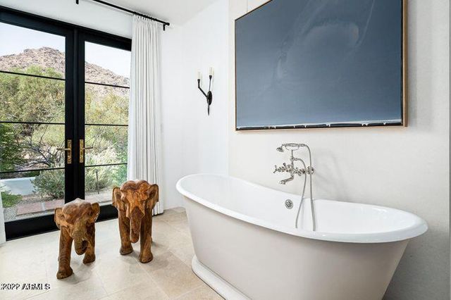 6723 N DESERT FAIRWAYS Drive, Paradise Valley, AZ 85253