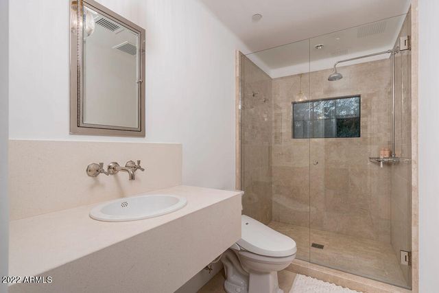 6723 N DESERT FAIRWAYS Drive, Paradise Valley, AZ 85253