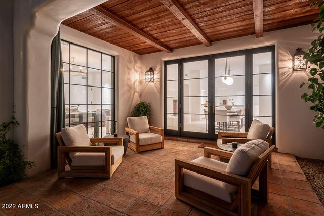 6723 N DESERT FAIRWAYS Drive, Paradise Valley, AZ 85253