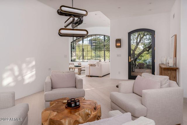 6723 N DESERT FAIRWAYS Drive, Paradise Valley, AZ 85253