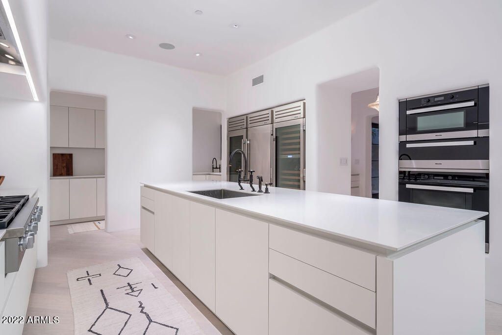Image 12 of property listing at 6723 N DESERT FAIRWAYS Drive, Paradise Valley, AZ 85253
