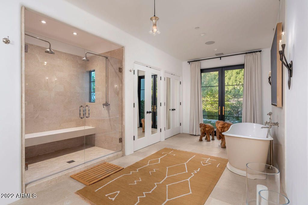 Image 22 of property listing at 6723 N DESERT FAIRWAYS Drive, Paradise Valley, AZ 85253