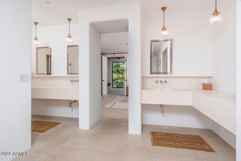 Image 24 of property listing at 6723 N DESERT FAIRWAYS Drive, Paradise Valley, AZ 85253