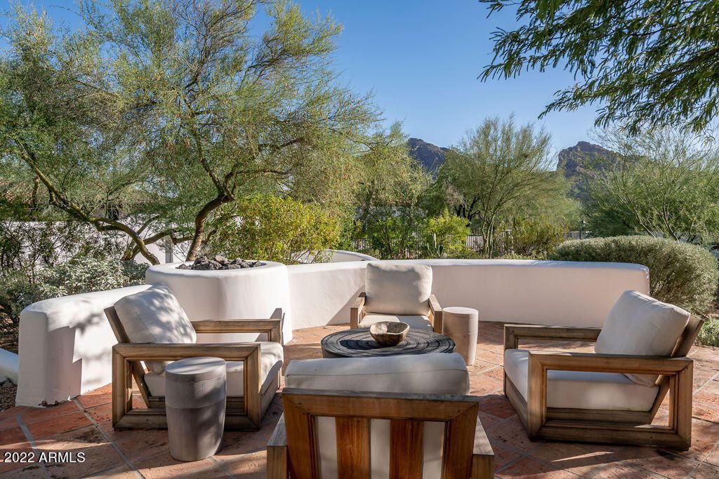 Image 29 of property listing at 6723 N DESERT FAIRWAYS Drive, Paradise Valley, AZ 85253