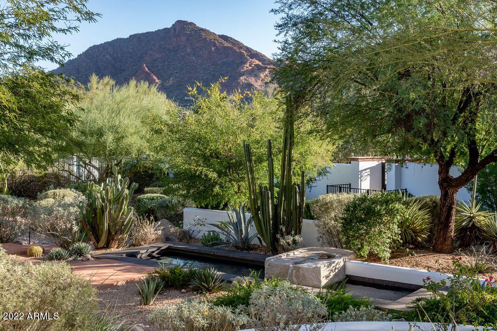 Image 3 of property listing at 6723 N DESERT FAIRWAYS Drive, Paradise Valley, AZ 85253