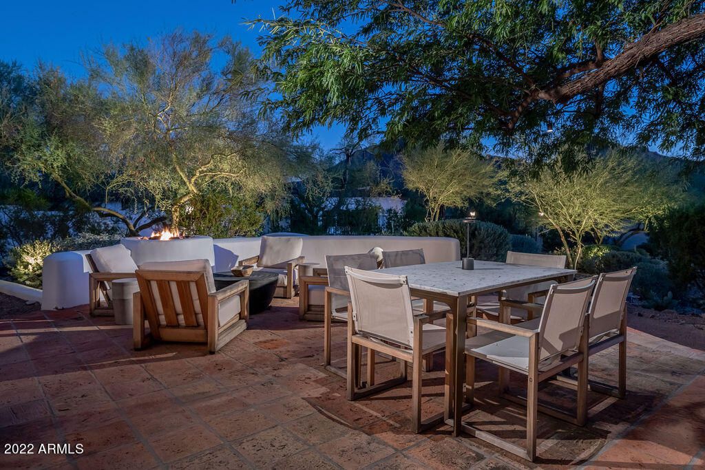Image 30 of property listing at 6723 N DESERT FAIRWAYS Drive, Paradise Valley, AZ 85253