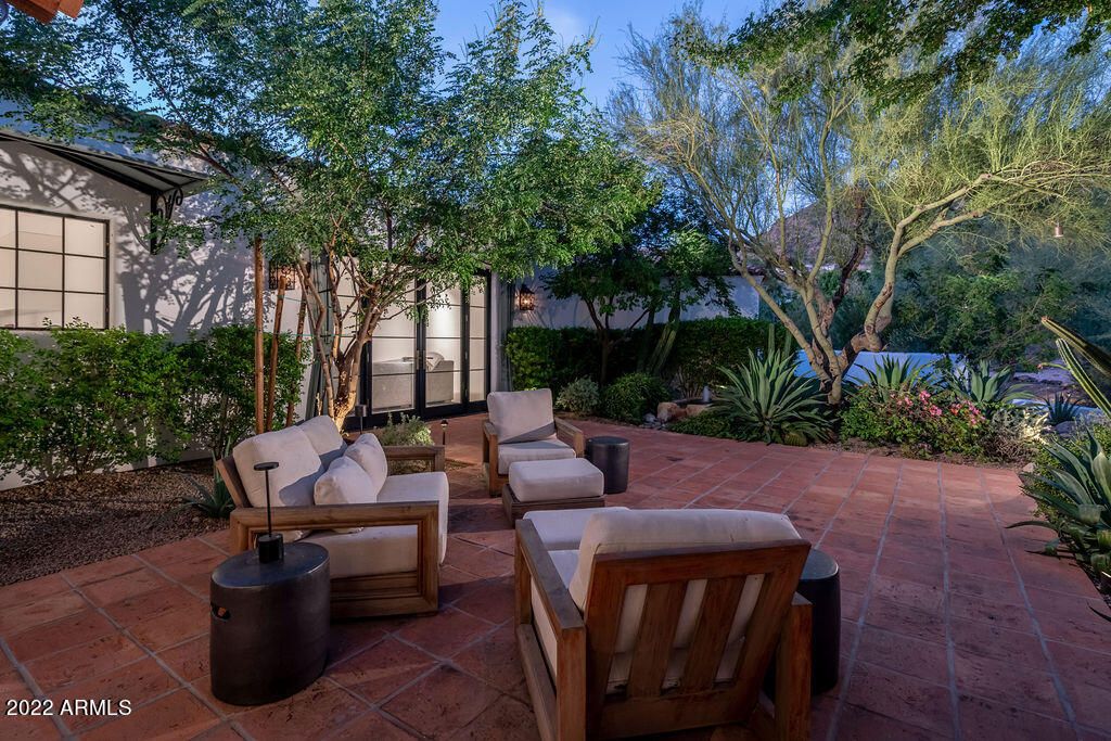 Image 33 of property listing at 6723 N DESERT FAIRWAYS Drive, Paradise Valley, AZ 85253